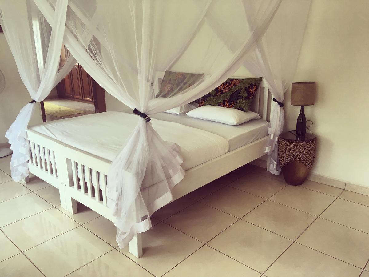 The Guinea Fowl Bed & Breakfast เอนเทบเบ้ ภายนอก รูปภาพ