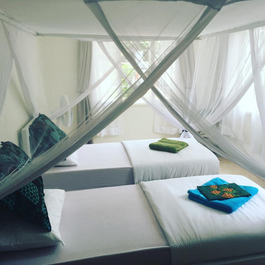 The Guinea Fowl Bed & Breakfast เอนเทบเบ้ ภายนอก รูปภาพ